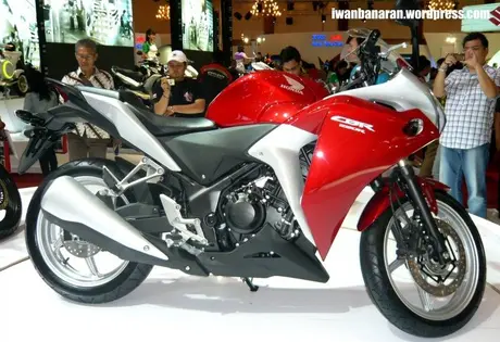 CBR250r Bagaimana kans CBR 250r dalam menjegal Ninja 250r — ??