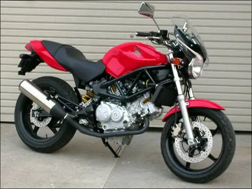 gs_vtr250_l DiIndia ternyata juga sedang gonjang-ganjing menunggu Honda 250cc. Seperti apa kira-kira — ??