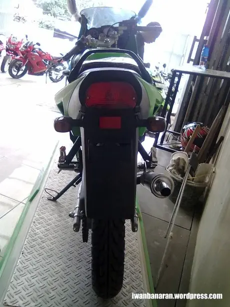 Woro-worooo…Ninja 150rr facelift sudah ada didealer Kawasaki!…