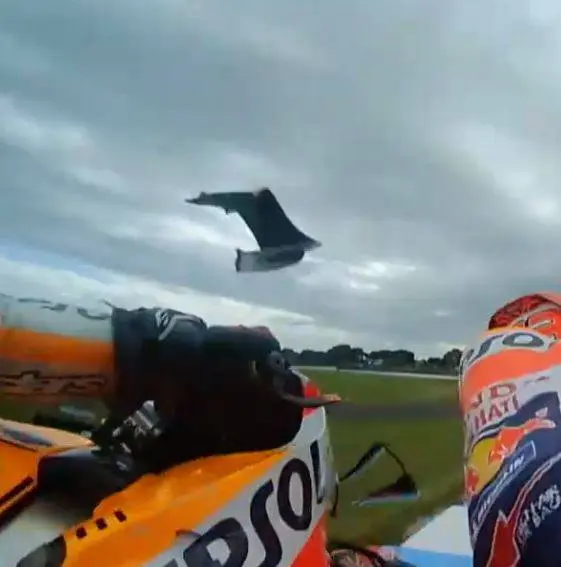 [Panas] Insiden senggolan Marc-Lorenzo, Marquez suruh Lorenzo tidur dirumah ?