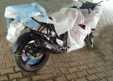Updated : Potongan gambar new Yamaha YZF-R15 akhirnya diumbar —