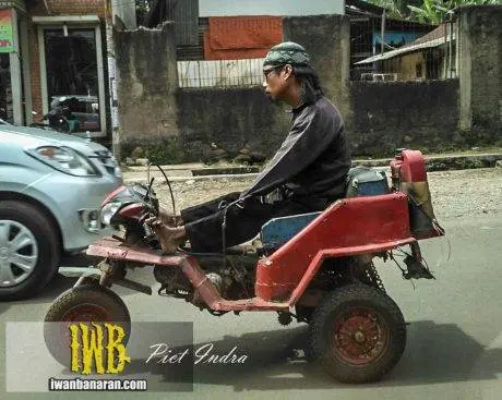 Nyetir menggunakan kaki….biker ini bikin trenyuh