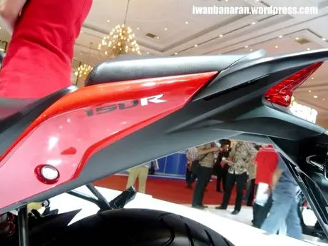 CBR 150 tail Nih dia foto detil new CBR150r….monggo diintip