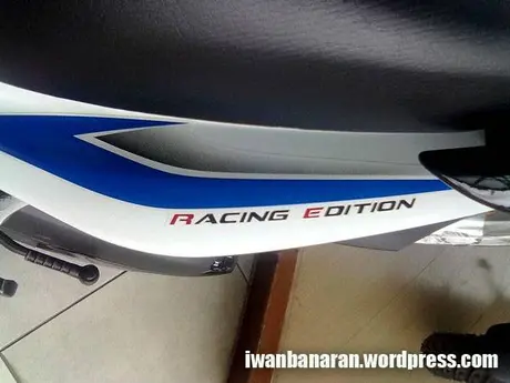 310120111350 Suzuki Skydrive racing edition. Jebule cuma striping doang….