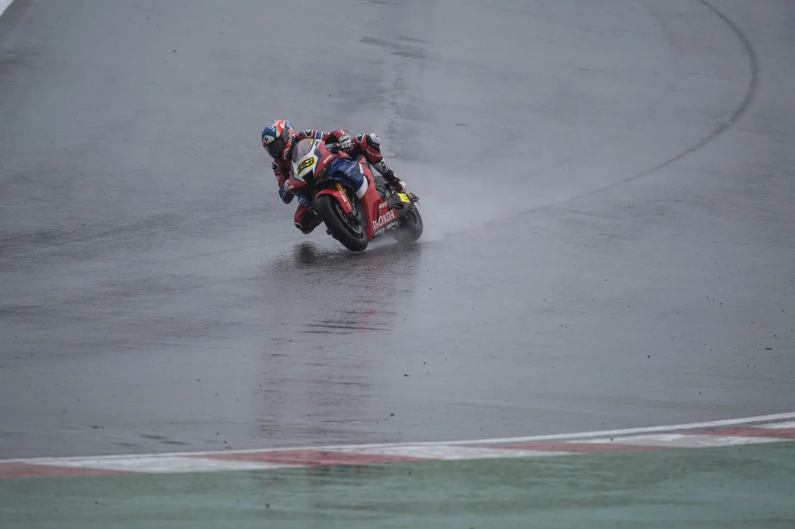 Kenapa mesin CBR1000-RRR sulit kompetitif di WSBK ? ini jawabannya