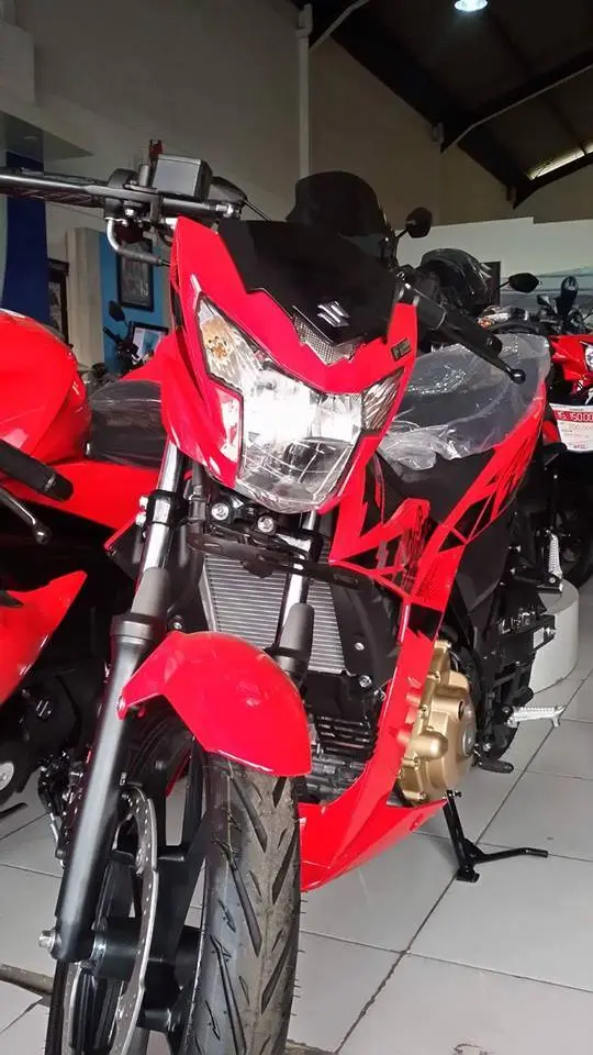 Lagi foto penampakan warna baru Suzuki Satria 150 FI facelift 2018 ! Gamblang cakk…