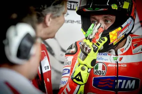 Wajah Rossi terlihat muram jika berbincang tentang Ducati….