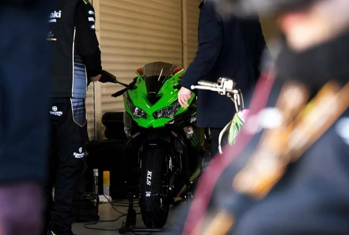 Hot, penampakan Kawasaki Ninja ZX25R disirkuit Jerez