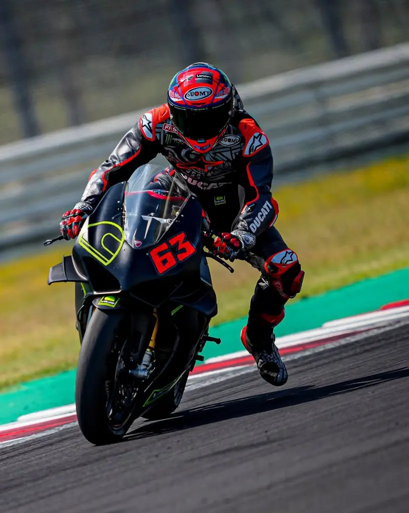 Sangar ! Di tangan Bagnaia Lap time Panigale V4S tempel Motogp Desmosedici GP20