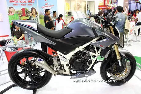 CB150R