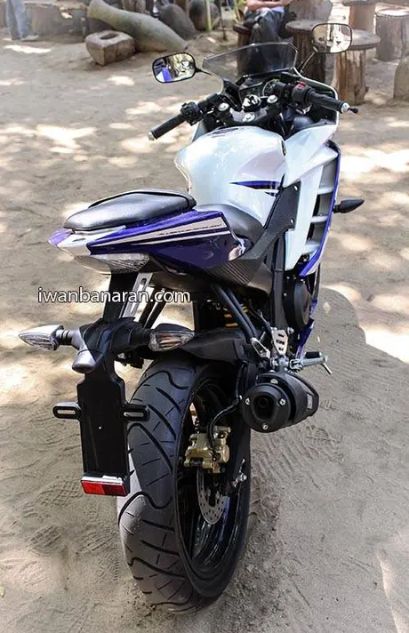 Yamaha YZF_R15 (12)