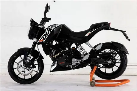 KTM-Duke-2013 KTM rilis dua warna baru untuk Duke 200… —