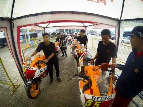 Geber edukasi tentang racing….AHM terus asah skill pembalap mereka