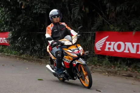 DSC_0300 Mampukah Honda new Blade mengganyang Yamaha Jupiter-Z??