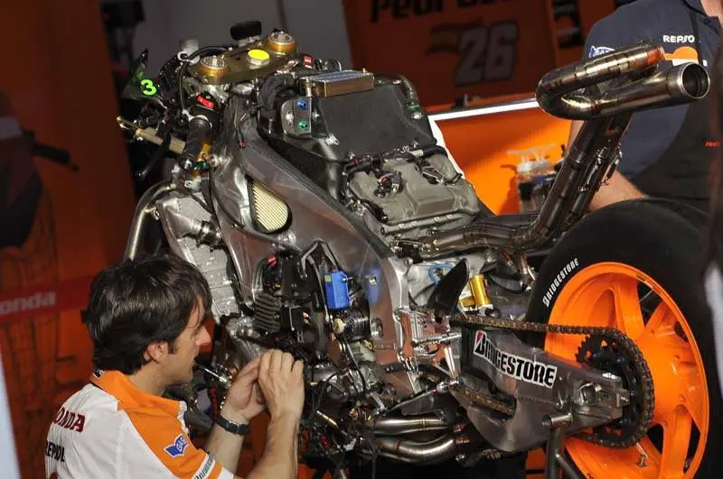 Bongkar komponen mesin MotoGP, panas cakram 7 kali air mendidih ! sadizzzz
