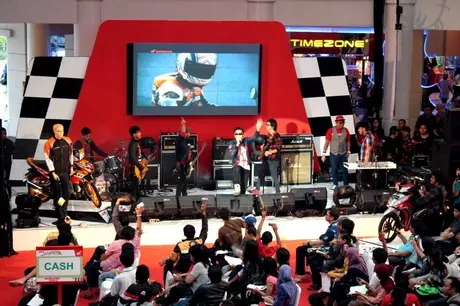 blade3_picnik Muri catat record baru diindustri sepeda motor….
