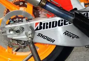 Monoshock Showa lebih bagus ketimbang Kayaba — ??