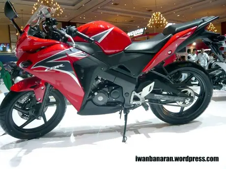 CBR 150 left Nih dia foto detil new CBR150r….monggo diintip