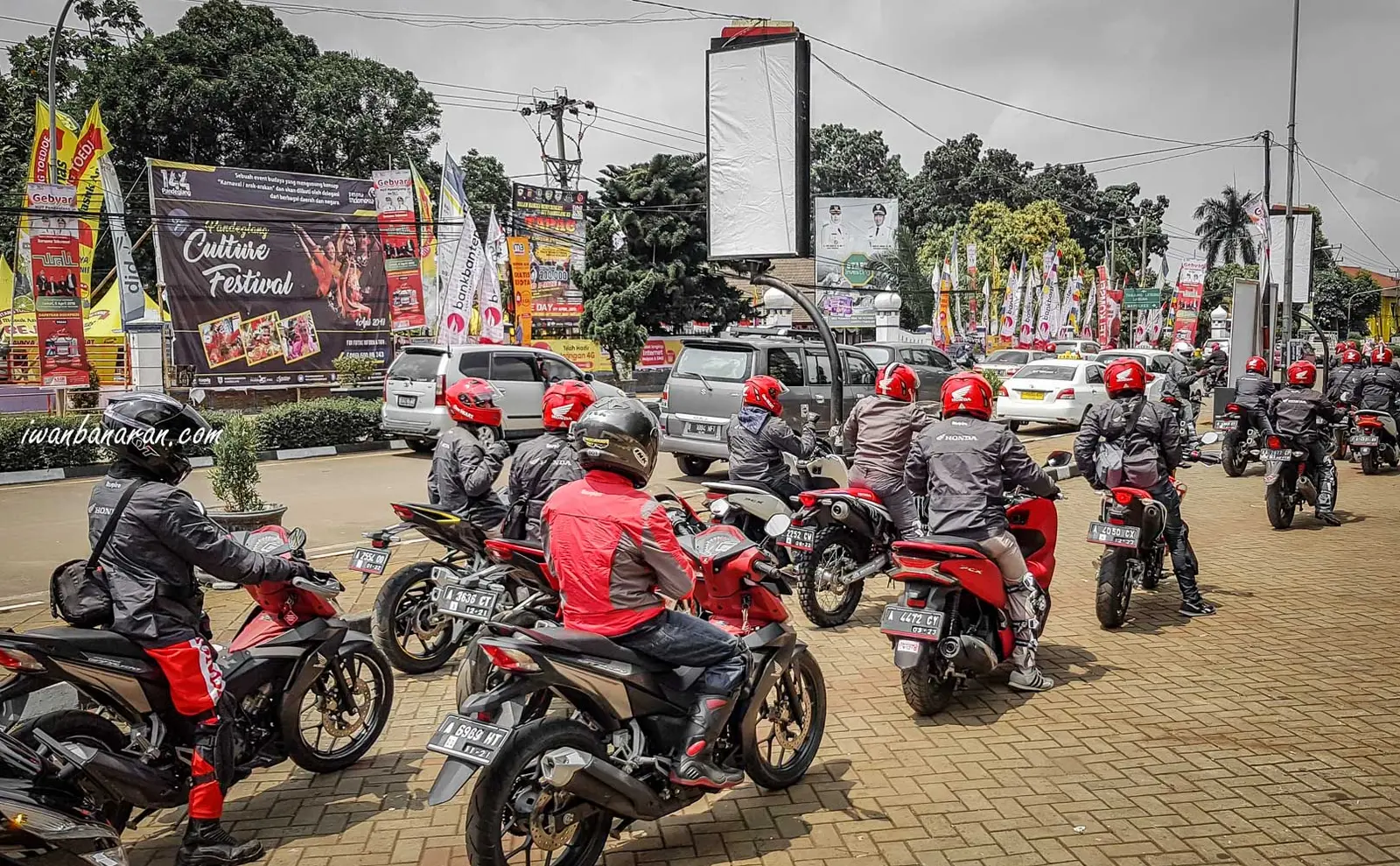 Turing Bloggers ke Tanjung Lesung nunggang Supra GTR dan CRF250 Rally