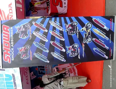 P1150038 Showa rilis shockbraker warna-warni untuk motor Honda