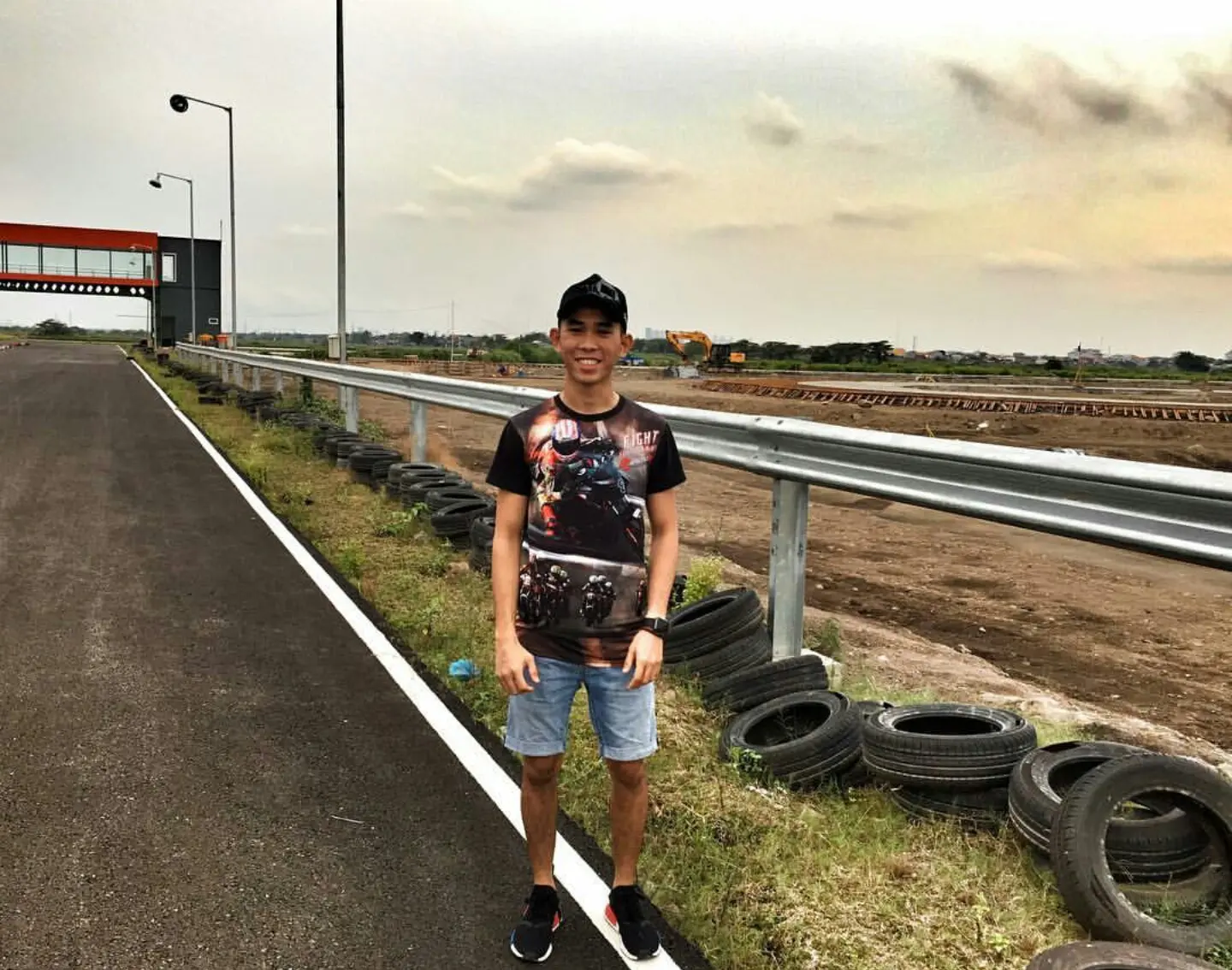 Gerry Salim pose di sirkut Surabaya… — nih dia sosoknya