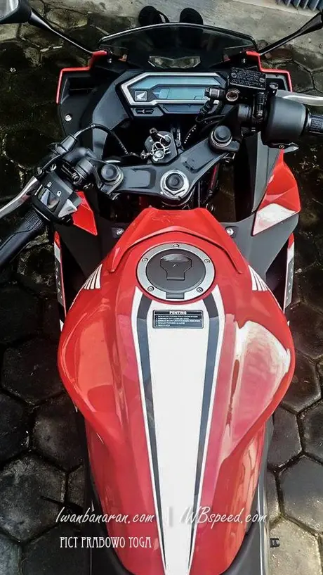 Honda all new CBR150R vs Yamaha R15 (40)