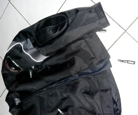 P1110076 Jaket turing mahal belum tentu berkualitas. Mau bukti??…