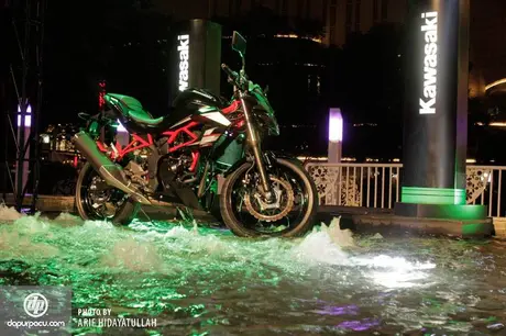 Kawasaki_Z_250_SL_018