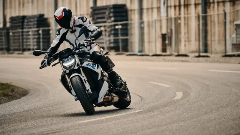 Makin kenthirrrr, BMW perkenalkan Traction Control dengan kameraaaa !!