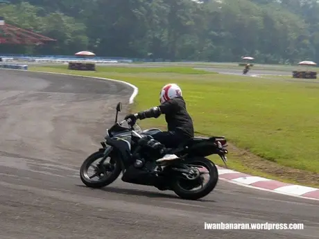 Kumpulan foto-foto CBR150r hasil jepretan diSentul….