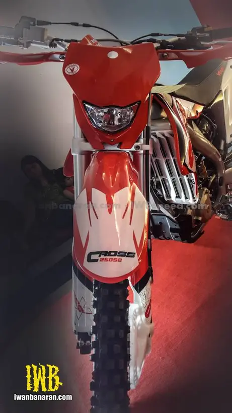 Viar CrossX250 plus lampu (1)