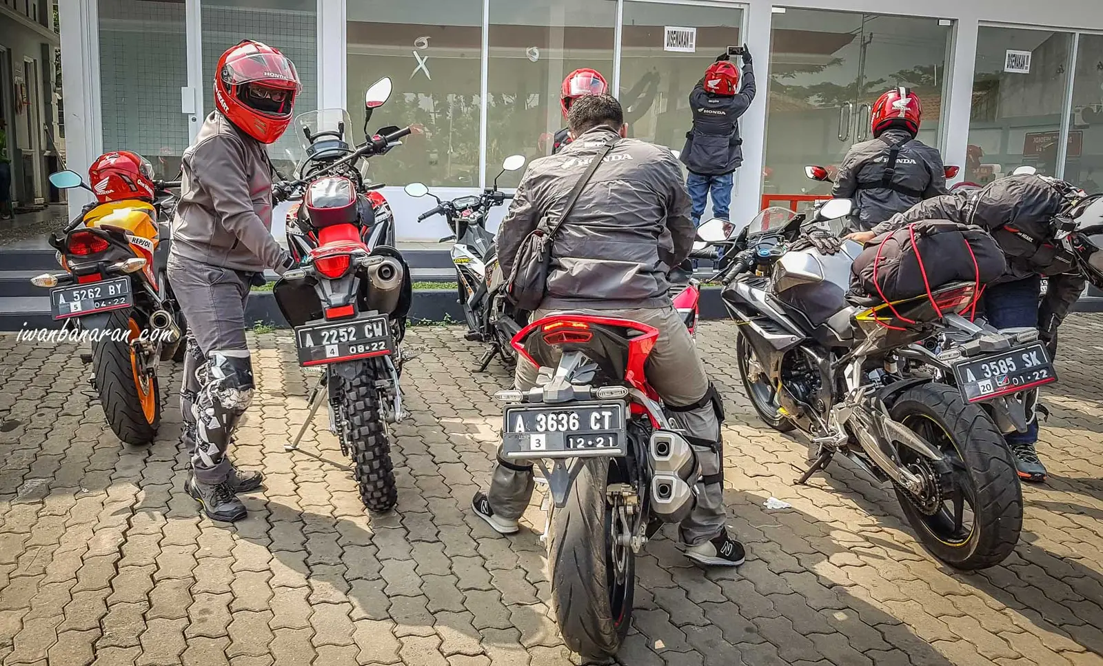 Turing Bloggers ke Tanjung Lesung nunggang Supra GTR dan CRF250 Rally