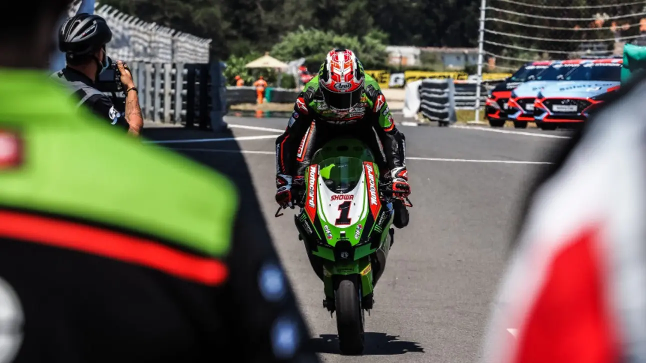WSBK Assen : Kawasaki Ninja tak tersentuh, Rea juara
