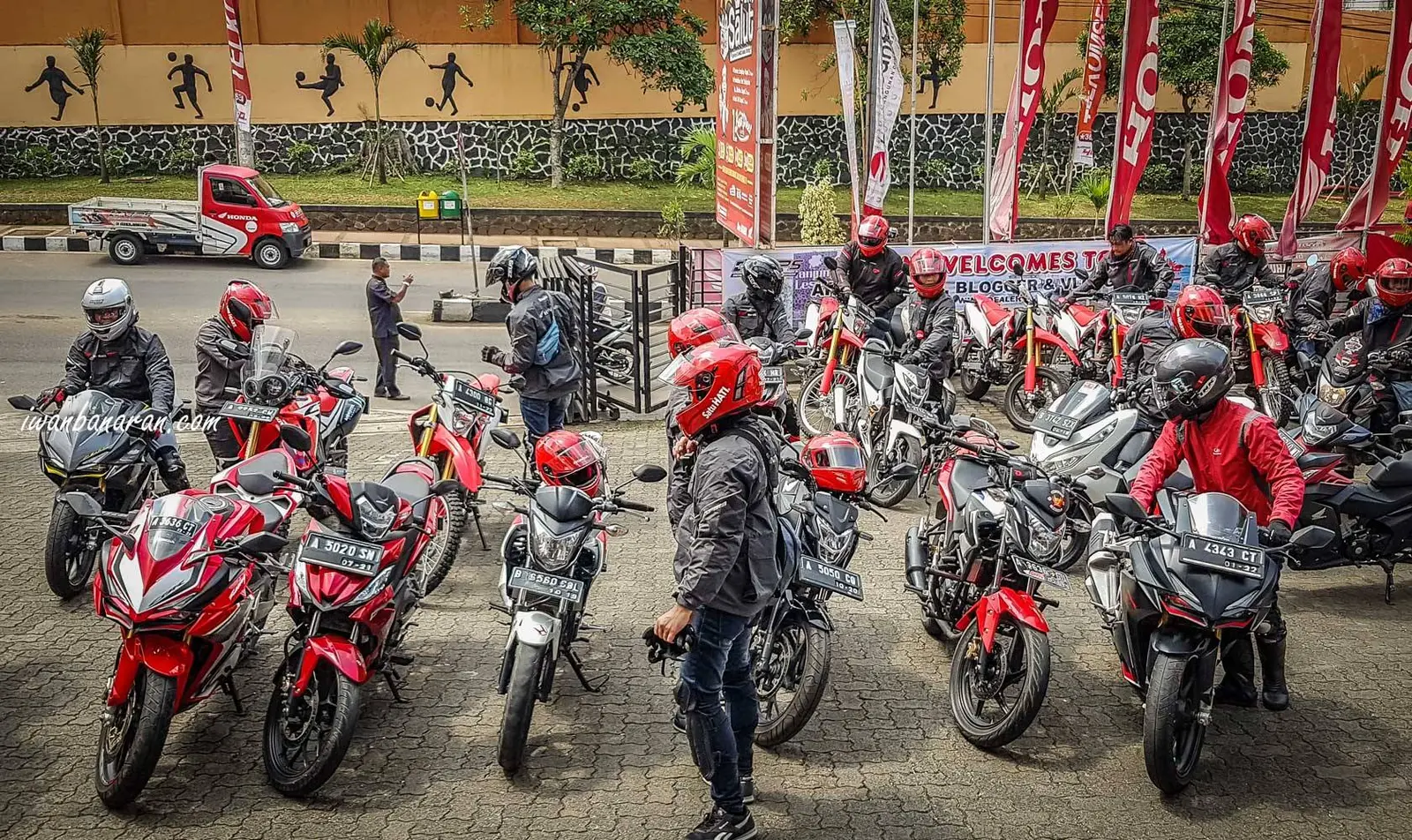 Turing Bloggers ke Tanjung Lesung nunggang Supra GTR dan CRF250 Rally