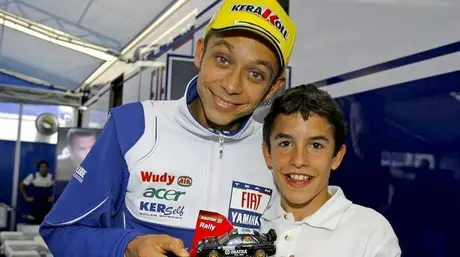 Marquez kecil minta tanda tangan sang idola...VR46