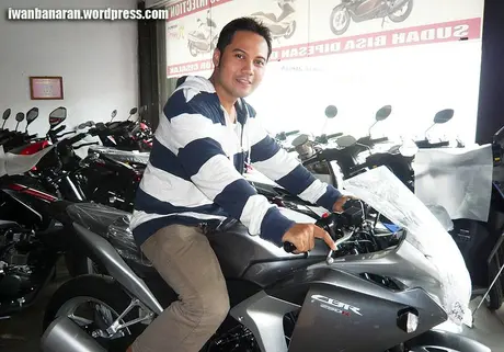 CBR250_IWB Menjamah dan mengelus CBR250r……
