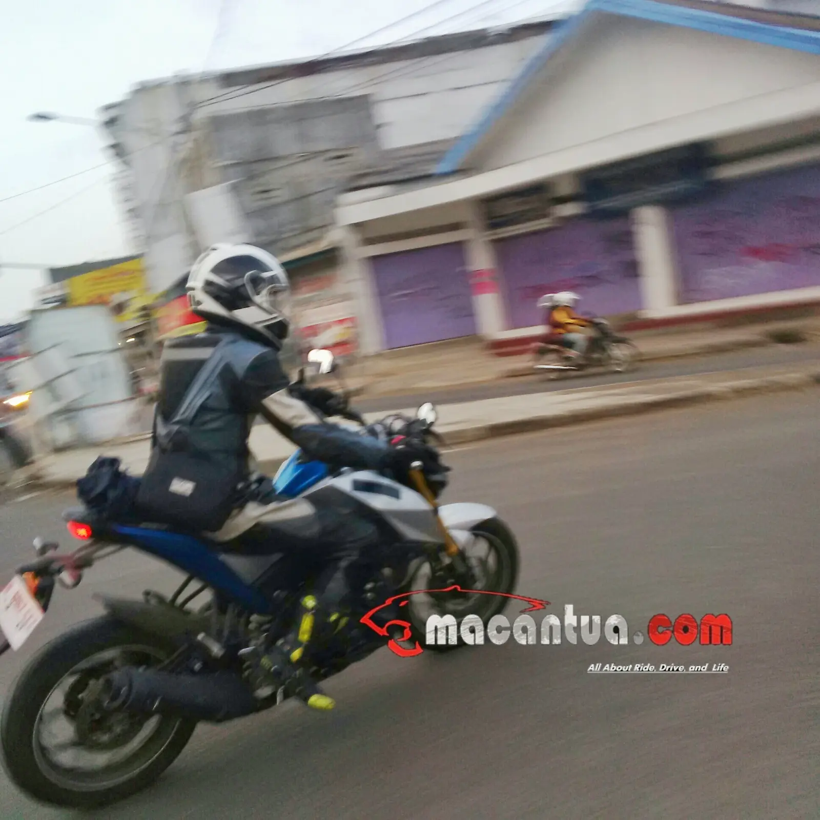 Yamaha MT-15 kembali tebar pesona dijalanan… — njengat tenan cakkk