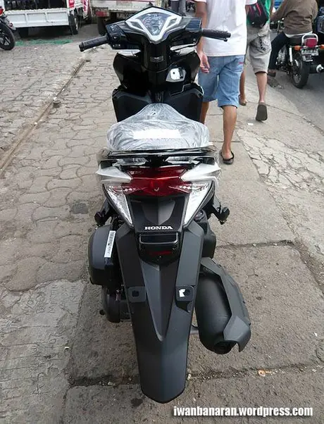 Penasaran gambar detil Honda Vario 125PGM-FI?. Monggo diintip… —