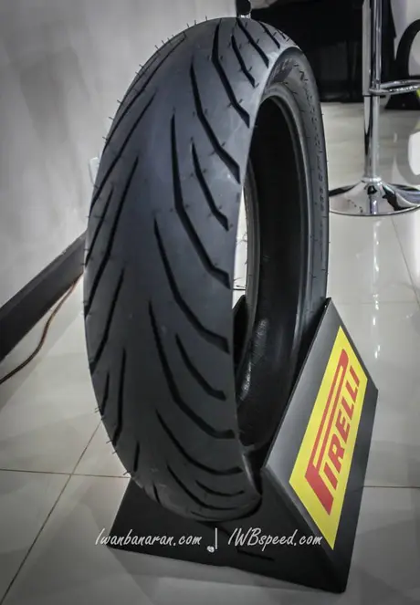 pirelli angel ct (1)