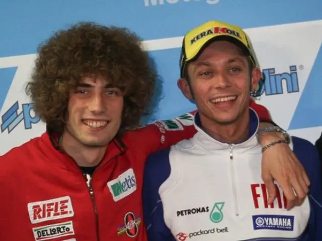 ” Aku sangat merindukan Marco Simoncelli… ” seru Valentino Rossi