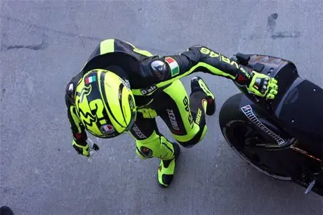 Akhirnya The Doctor nyemplak Ducati….