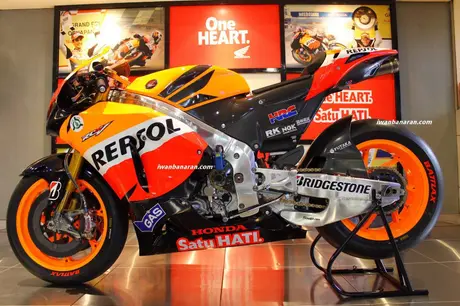 Melihat secara langsung Honda RC212V….asem, apik tenan