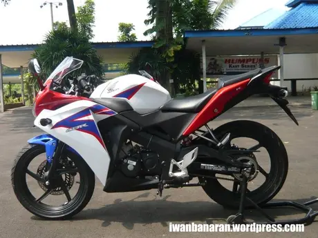 Kumpulan foto-foto CBR150r hasil jepretan diSentul….