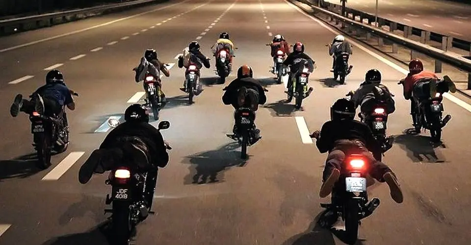Knalpot racing terancam denda 352 juta rupiah dan penjara 5 tahun, moncroottttt