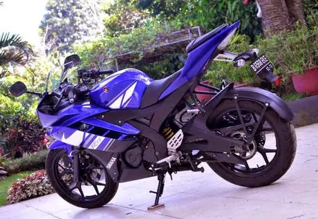 r15v2 Menyulap Yamaha R15 lawas menjadi versi 2. Wowww, keren euy…