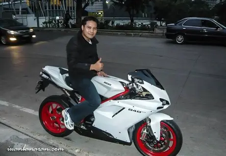 Foto lawas saat IWB jajal Ducati Superbike. Tenaga garang sejak dari bawah...