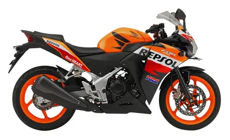 Warna baru Honda CBR 250R….sing ireng sangarrr