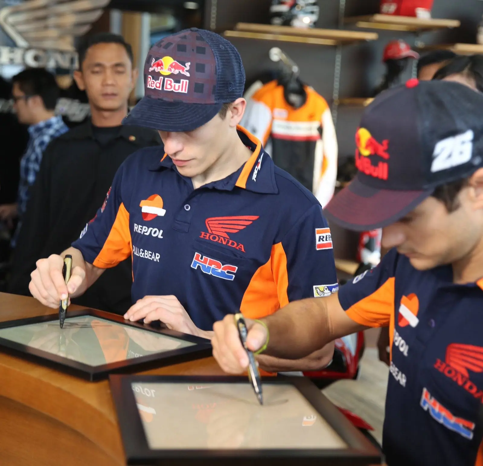 Marquez dan Pedrosa tiba di Jakarta… — tour dealer dan pabrik
