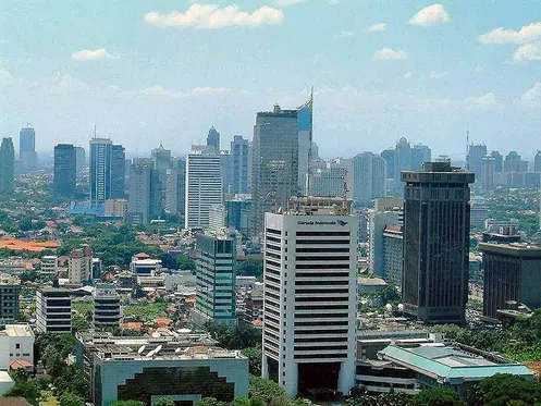 Jakarta_skyscrapers Ironisnya nasib pegawai swasta… —