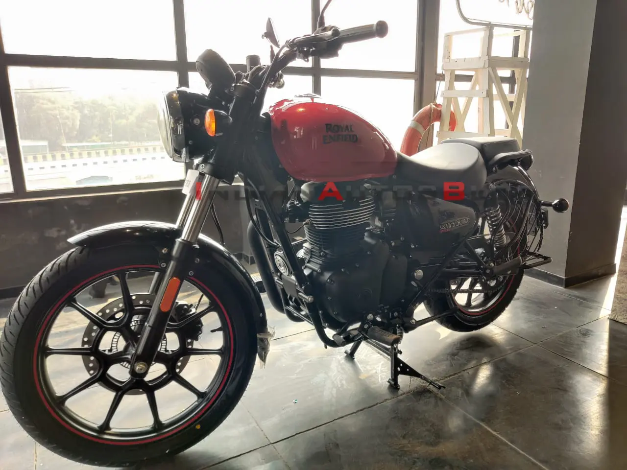 Inilah Royal Enfield Meteor dengan konsep Touring Edition, Mirip Honda Goldwing ?